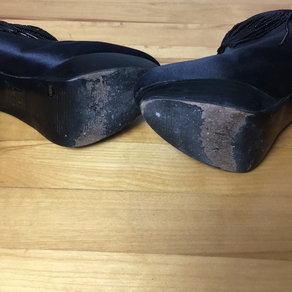 BCBGMAXAZRIA Booties with beaded fringe - size 6.5 - Picture 4 of 6